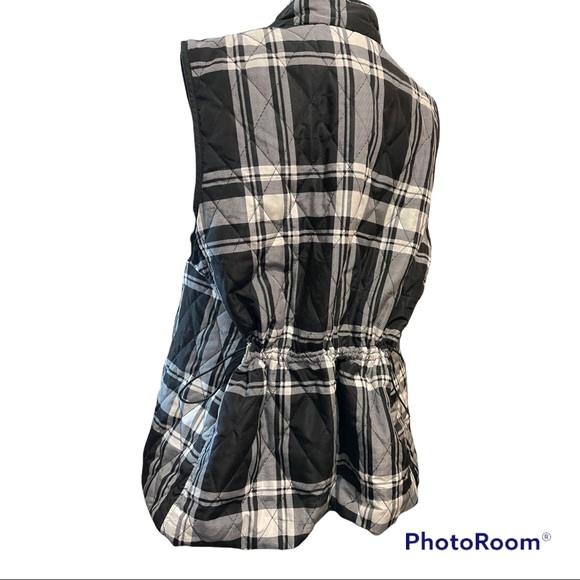 SOLD.   SOLDCroft & Barrow black and white vest - Picture 3 of 14